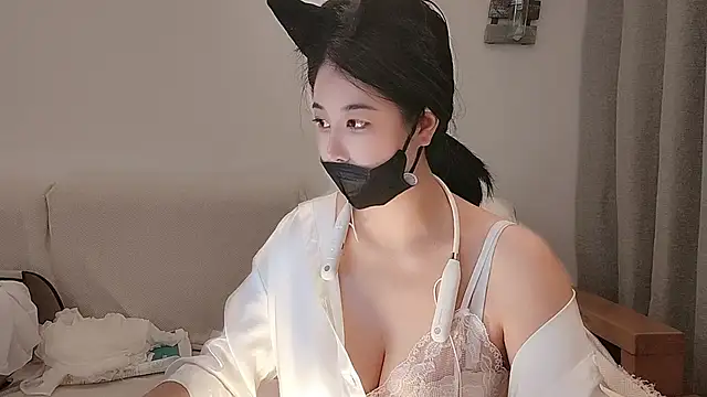 Snapshot of xinyin6666 chatting on 11/16/25, 12:33 xinyin6666 online show from 11/16/25, 12:33