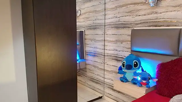 Lovers 21 online show from 12/17/25, 03:34