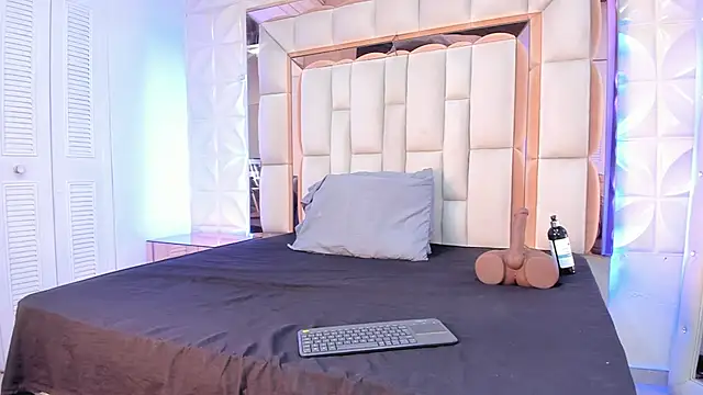 Sarah Adamss online show from 11/24/25, 12:27