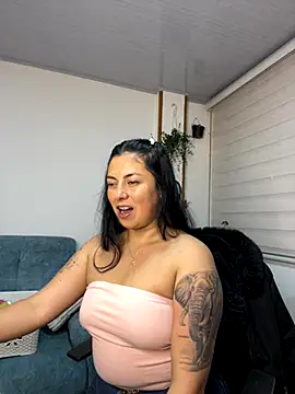 Snapshot of bianca_jhonsson chatting on 10/30/25, 02:46 bianca jhonsson online show from 10/30/25, 02:46