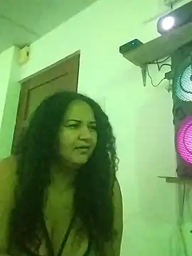 Snapshot of MEYBELLATINA chatting on 06/13/26, 01:36 MEYBELLATINA online show from 06/13/26, 01:36