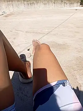 CrisHot202 online show from 10/18/25, 07:03