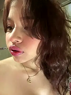 Snapshot of Mia_Valmont chatting on 12/15/25, 01:37 Mia Valmont online show from 12/15/25, 01:37