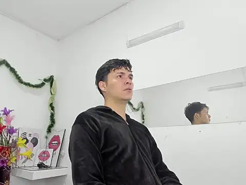 Aaron Foxxx online show from 12/22/25, 12:24