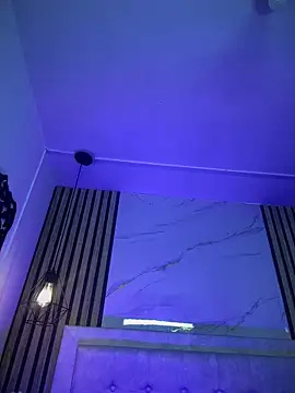 Honey noir online show from 12/17/25, 07:53