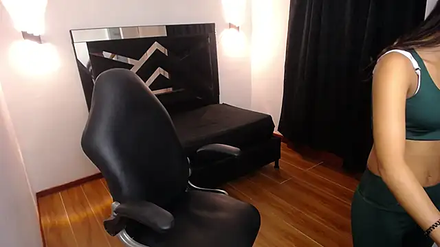 MarianaRojas  online show from 12/21/25, 03:46