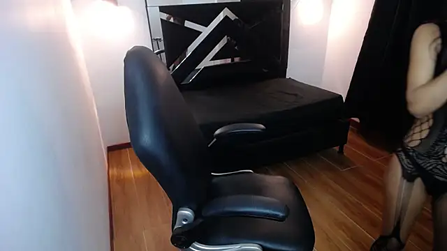 MarianaRojas  online show from 12/22/25, 04:31