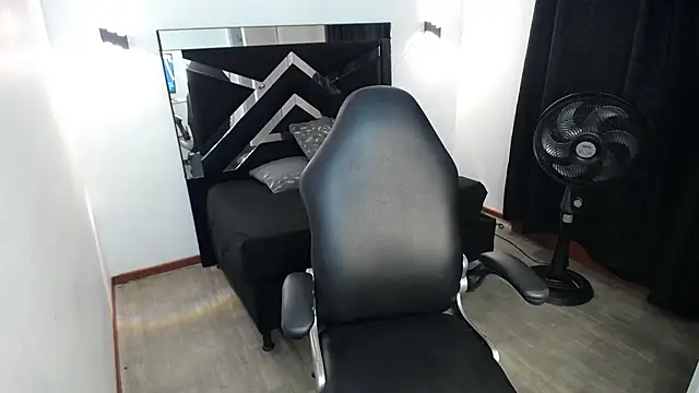 Snapshot of MarianaRojas_ chatting on 04/22/26, 08:50 MarianaRojas online show from 04/22/26, 08:50