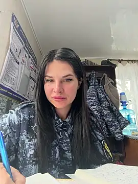 Snapshot of Alina_XXXX_ chatting on 04/21/26, 10:32 Alina XXXX online show from 04/21/26, 10:32