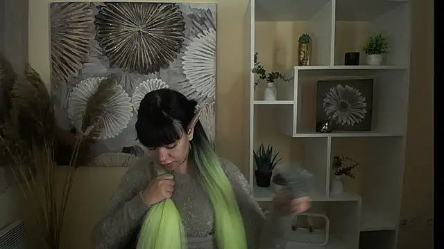 Snapshot of Dream_Caster_ chatting on 10/05/25, 12:36 Dream Caster online show from 10/05/25, 12:36