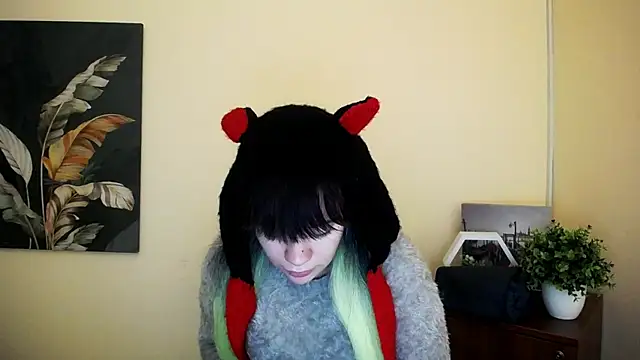 Snapshot of Dream_Caster_ chatting on 10/14/25, 08:15 Dream Caster online show from 10/14/25, 08:15