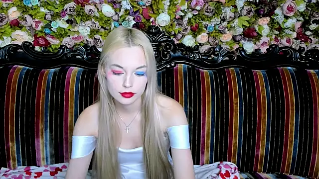 Snapshot of CallMeMargo chatting on 10/01/25, 12:55 CallMeMargo online show from 10/01/25, 12:55