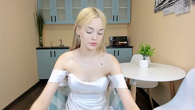 Snapshot of CallMeMargo chatting on 10/08/25, 11:19 CallMeMargo online show from 10/08/25, 11:19