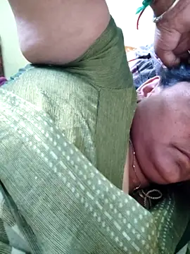 navyasree143 online show from 04/10/26, 09:58