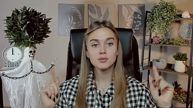 JuneWoods online show from 10/31/25, 01:01