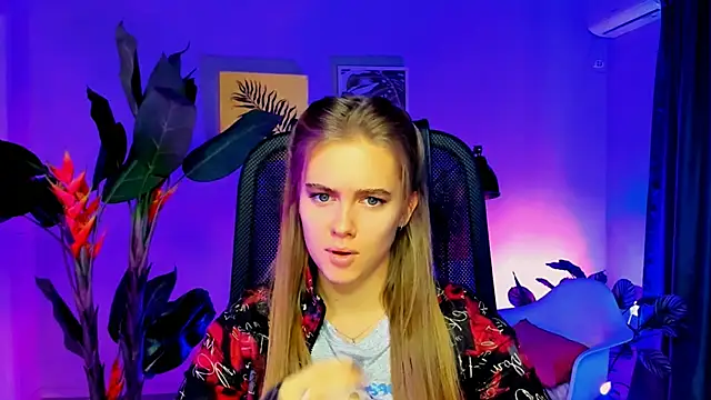 JuneWoods online show from 11/19/25, 06:24