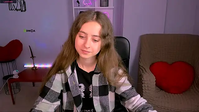 rebecca smile online show from 11/08/25, 01:11