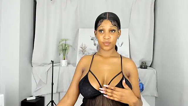 Snapshot of ConnieSmall24 chatting on 10/06/25, 12:41 ConnieSmall24 online show from 10/06/25, 12:41