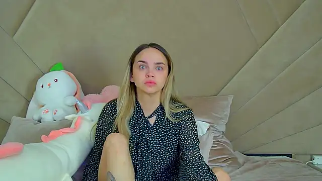 AnitaVenture online show from 10/15/25, 04:34