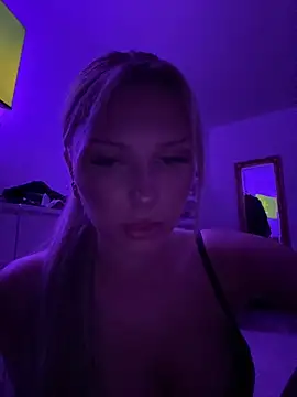 blondeeee online show from 12/17/25, 05:52