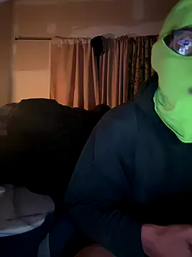 Snapshot of ThrowedWorldWide chatting on 11/10/25, 01:59 ThrowedWorldWide online show from 11/10/25, 01:59