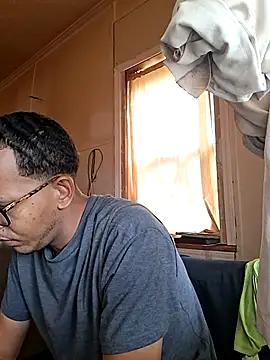 ThrowedWorldWide online show from 12/04/25, 03:21