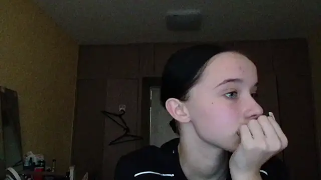 Snapshot of Emilia_Light chatting on 10/12/25, 05:50 Emilia Light online show from 10/12/25, 05:50