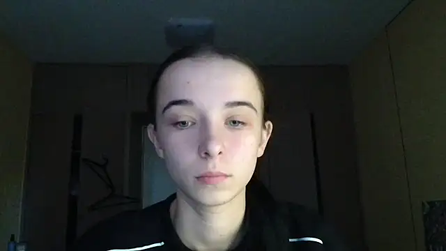 Snapshot of Emilia_Light chatting on 10/14/25, 05:19 Emilia Light online show from 10/14/25, 05:19