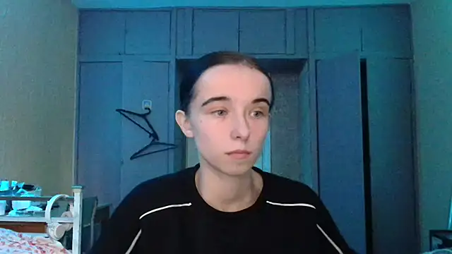 Snapshot of Emilia_Light chatting on 10/17/25, 08:39 Emilia Light online show from 10/17/25, 08:39