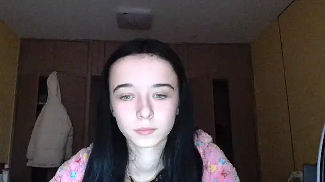 Snapshot of Emilia_Light chatting on 11/03/25, 06:47 Emilia Light online show from 11/03/25, 06:47