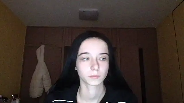 Snapshot of Emilia_Light chatting on 11/04/25, 06:45 Emilia Light online show from 11/04/25, 06:45