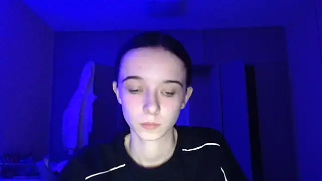 Snapshot of Emilia_Light chatting on 11/07/25, 06:24 Emilia Light online show from 11/07/25, 06:24