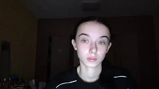 Snapshot of Emilia_Light chatting on 11/19/25, 06:46 Emilia Light online show from 11/19/25, 06:46