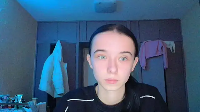 Snapshot of Emilia_Light chatting on 11/26/25, 08:26 Emilia Light online show from 11/26/25, 08:26