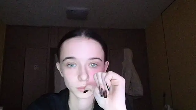 Snapshot of Emilia_Light chatting on 11/28/25, 09:12 Emilia Light online show from 11/28/25, 09:12