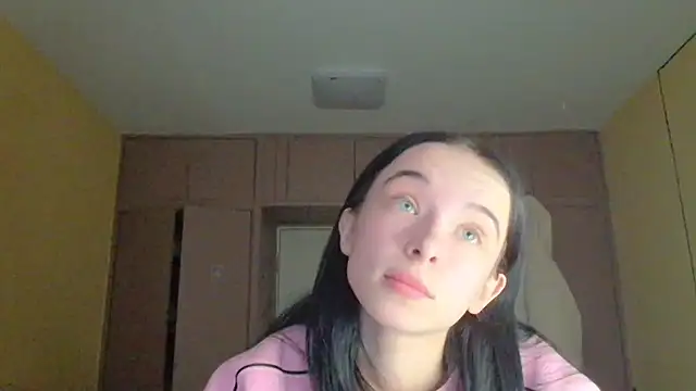 Snapshot of Emilia_Light chatting on 12/03/25, 08:56 Emilia Light online show from 12/03/25, 08:56