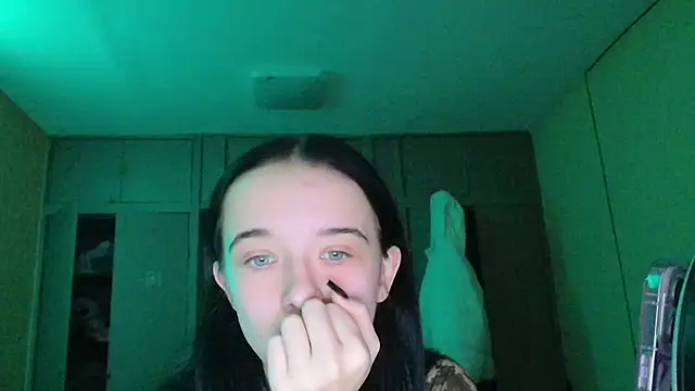 Snapshot of Emilia_Light chatting on 12/05/25, 07:06 Emilia Light online show from 12/05/25, 07:06