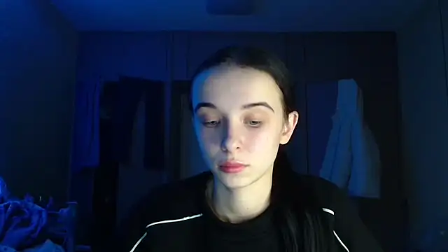 Snapshot of Emilia_Light chatting on 12/15/25, 04:44 Emilia Light online show from 12/15/25, 04:44