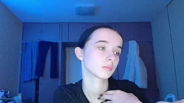 Snapshot of Emilia_Light chatting on 12/18/25, 09:26 Emilia Light online show from 12/18/25, 09:26