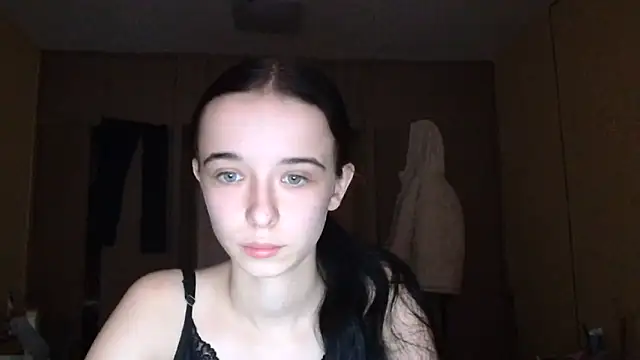 Snapshot of Emilia_Light chatting on 12/20/25, 10:00 Emilia Light online show from 12/20/25, 10:00