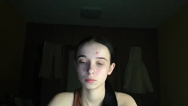 Snapshot of Emilia_Light chatting on 01/11/26, 04:01 Emilia Light online show from 01/11/26, 04:01