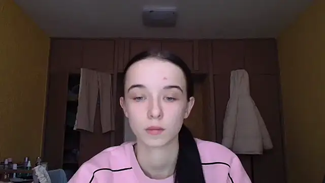 Snapshot of Emilia_Light chatting on 01/12/26, 08:41 Emilia Light online show from 01/12/26, 08:41