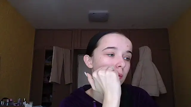 Snapshot of Emilia_Light chatting on 01/13/26, 08:19 Emilia Light online show from 01/13/26, 08:19