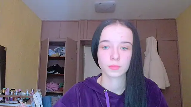 Snapshot of Emilia_Light chatting on 01/15/26, 08:08 Emilia Light online show from 01/15/26, 08:08