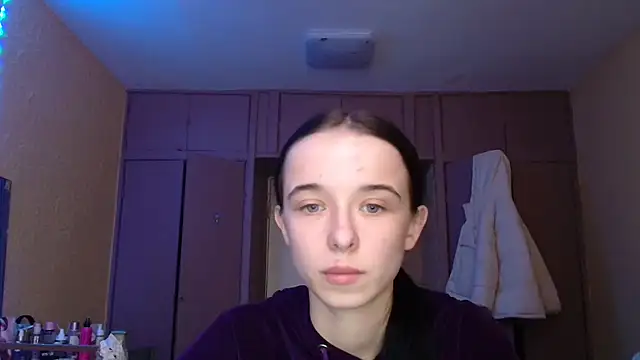 Snapshot of Emilia_Light chatting on 01/18/26, 08:40 Emilia Light online show from 01/18/26, 08:40