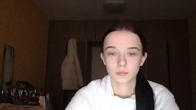 Snapshot of Emilia_Light chatting on 02/11/26, 05:45 Emilia Light online show from 02/11/26, 05:45