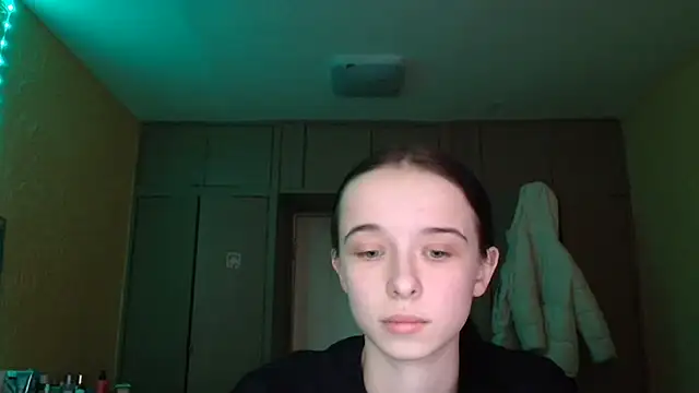 Snapshot of Emilia_Light chatting on 02/13/26, 12:34 Emilia Light online show from 02/13/26, 12:34