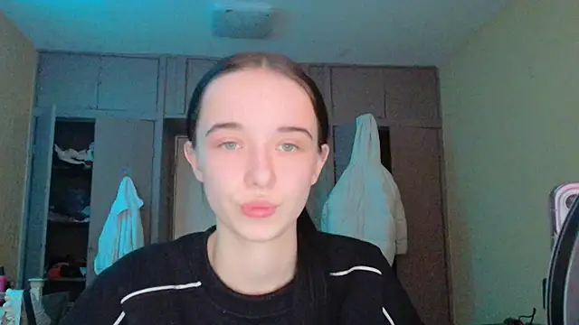 Snapshot of Emilia_Light chatting on 02/16/26, 08:21 Emilia Light online show from 02/16/26, 08:21