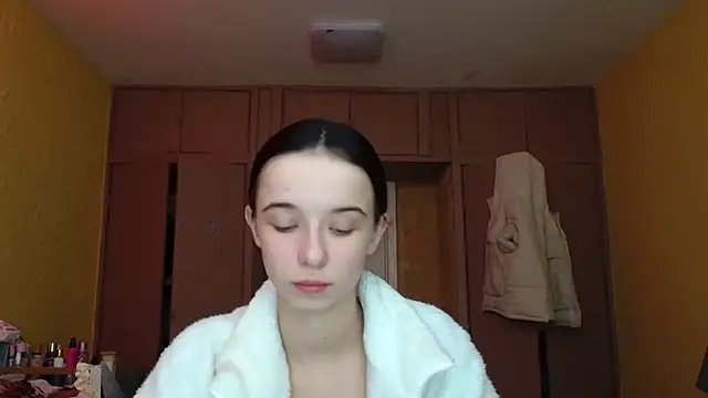 Snapshot of Emilia_Light chatting on 02/19/26, 07:59 Emilia Light online show from 02/19/26, 07:59