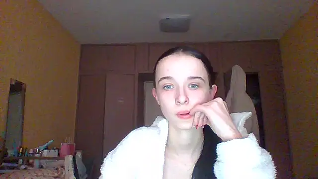 Snapshot of Emilia_Light chatting on 02/26/26, 08:13 Emilia Light online show from 02/26/26, 08:13